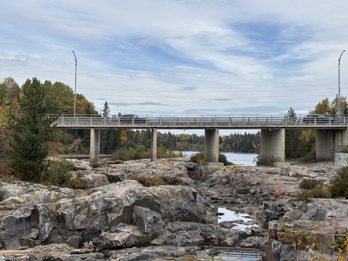 Le projet de passerelle pour VHR sur la rivière Mistassibi avance