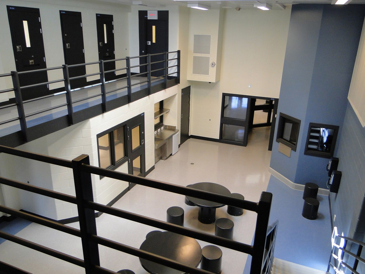 Meurtre dans le quartier St-Georges ; le principal accusé assassiné en prison